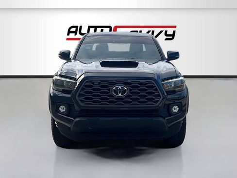 Used 2022 Toyota Tacoma TRD Off-Road w/ Technology Package AWD/4WD image 2