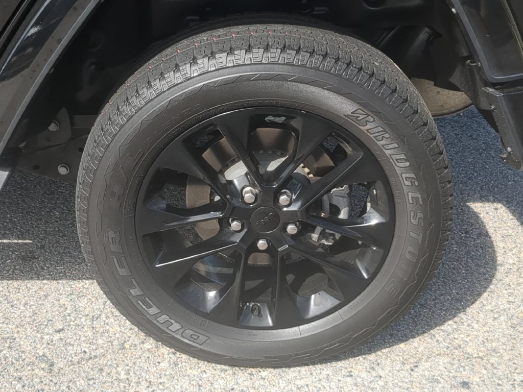 Used 2022 Jeep Wrangler Unlimited Sahara AWD/4WD image 11