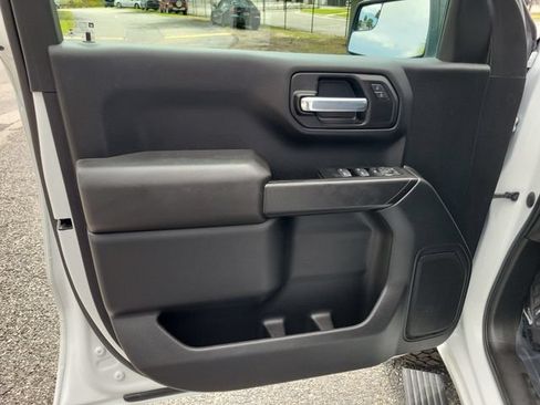 Used 2020 Chevrolet Silverado 1500 Custom w/ Custom Value Package AWD/4WD image 13