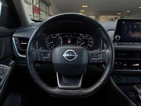 Used 2025 Nissan Rogue SV FWD image 31