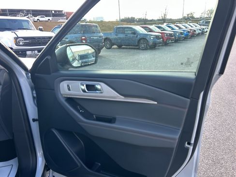 New 2026 Ford Explorer Active RWD image 20