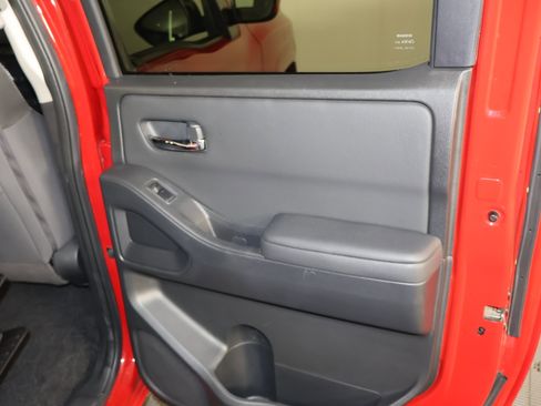 Used 2024 Nissan Frontier SV image 46