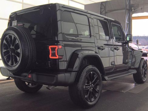 Used 2025 Jeep Wrangler Unlimited Sahara image 4