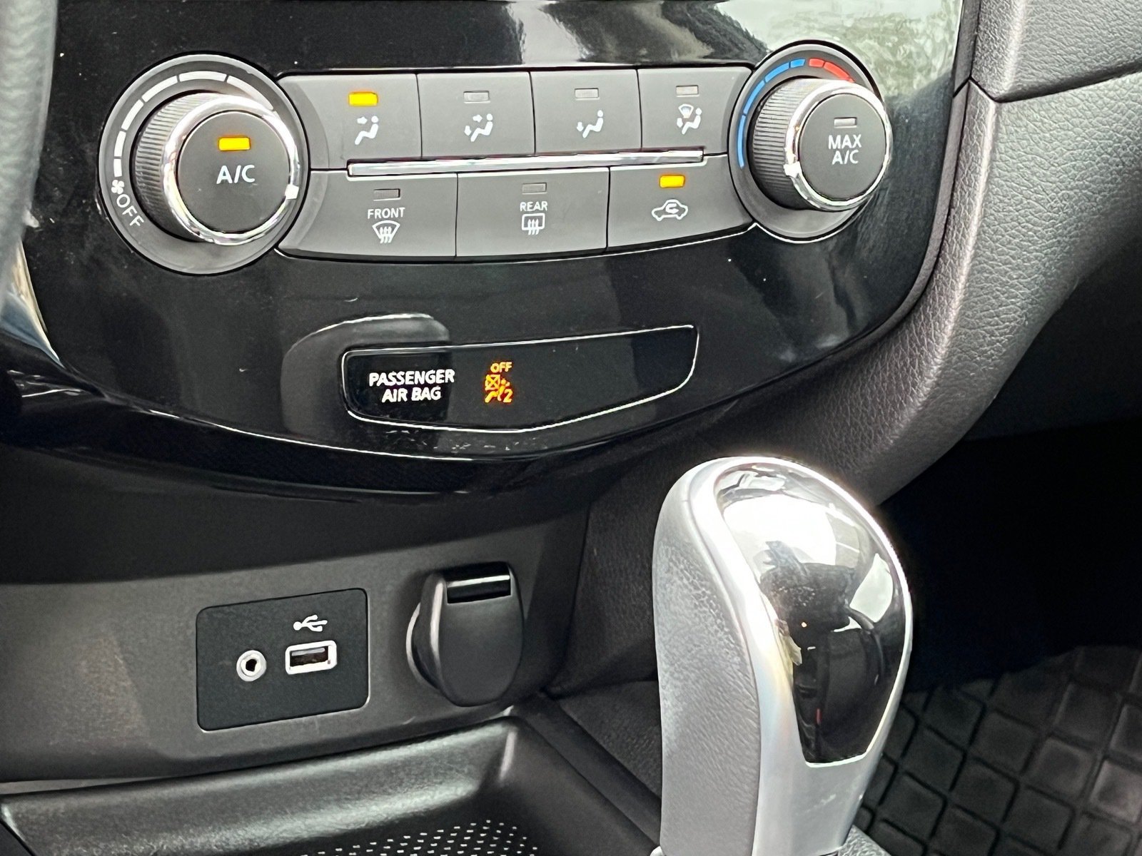 Used 2020 Nissan Rogue S w/ Special Edition Package FWD image 26