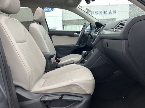 Used 2020 Volkswagen Tiguan SE w/ Panoramic Sunroof Package image 35
