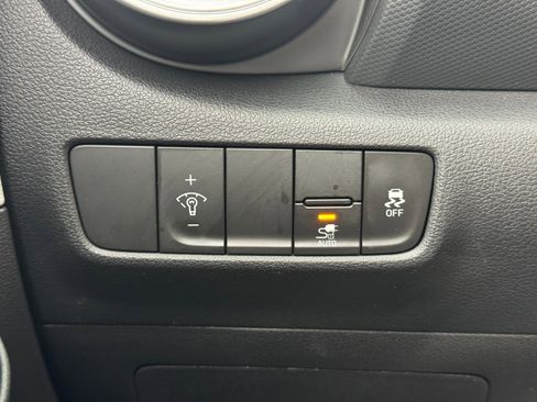 Used 2023 Hyundai Kona SE w/ Cargo Package image 16