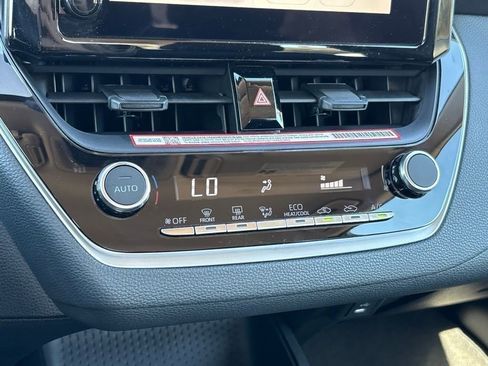 Used 2025 Toyota Corolla LE image 19