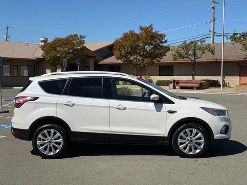 Used 2017 Ford Escape Titanium FWD image 11
