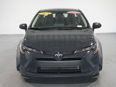 Used 2025 Toyota Corolla LE FWD image 2