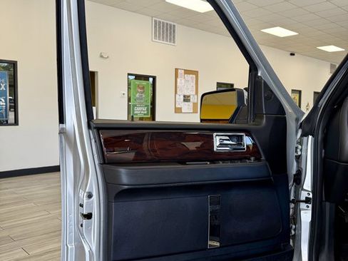 Used 2017 Lincoln Navigator L Reserve image 15