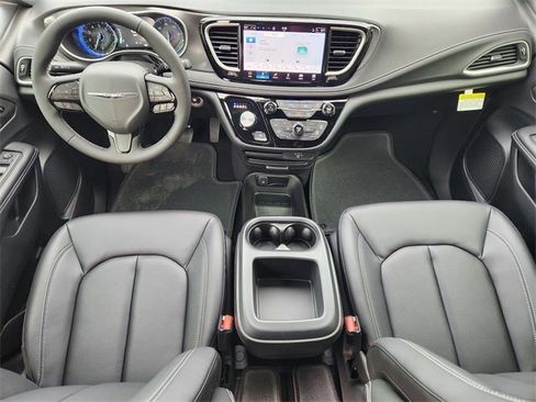 New 2026 Chrysler Pacifica Select image 17