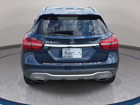Used 2020 Mercedes-Benz GLA 250 4MATIC w/ Premium Package image 6