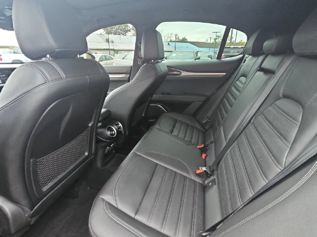 Used 2022 Alfa Romeo Stelvio Veloce AWD/4WD image 40