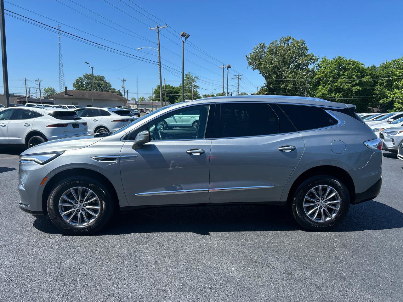 Used 2024 Buick Enclave Essence FWD image 8