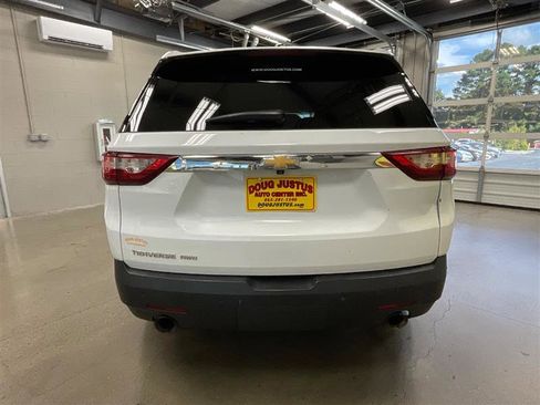 Used 2021 Chevrolet Traverse LS image 4