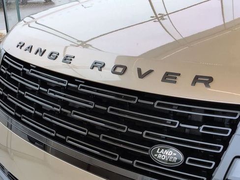 New 2026 Land Rover Range Rover Long Wheelbase SE AWD/4WD image 11