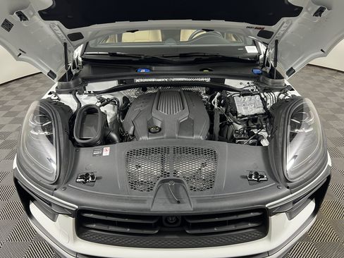 Certified 2026 Porsche Macan AWD/4WD image 22