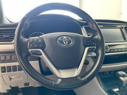 Used 2018 Toyota Highlander XLE AWD/4WD image 14