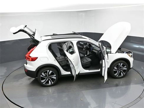 Used 2023 Volvo XC40 B5 Plus w/ Protection Package Premier image 48