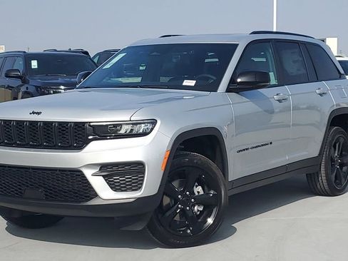 New 2025 Jeep Grand Cherokee Altitude image 32