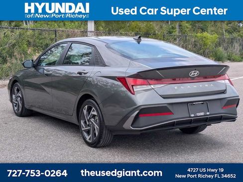 Used 2025 Hyundai Elantra Sport FWD image 3