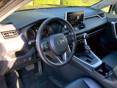 Used 2020 Toyota RAV4 XLE Premium AWD/4WD image 18