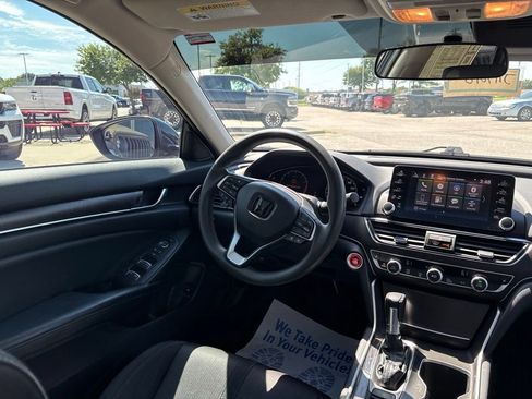 Used 2018 Honda Accord EX image 45