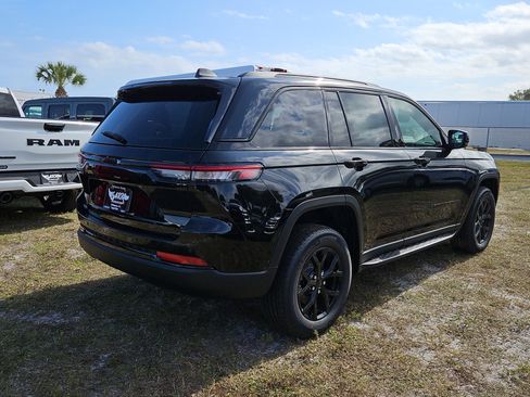 New 2025 Jeep Grand Cherokee Altitude image 4