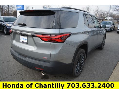 Used 2023 Chevrolet Traverse RS FWD image 9
