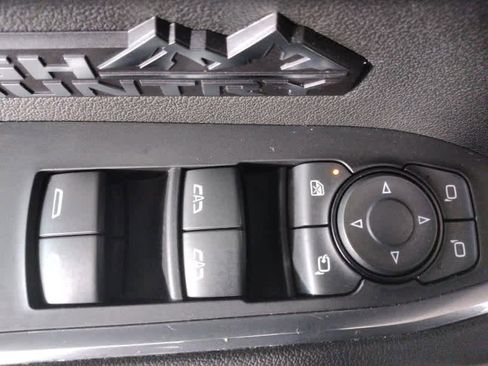 Used 2024 Chevrolet Silverado 1500 High Country w/ High Country Premium Package image 9