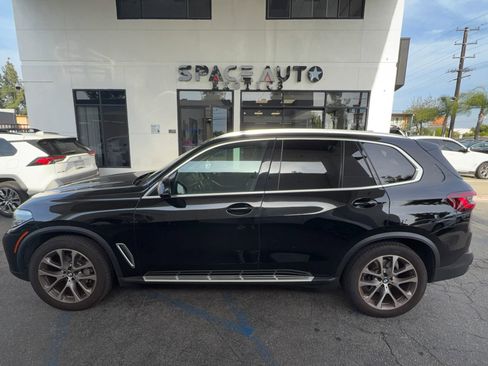 Used 2022 BMW X5 xDrive40i w/ Premium Package image 3