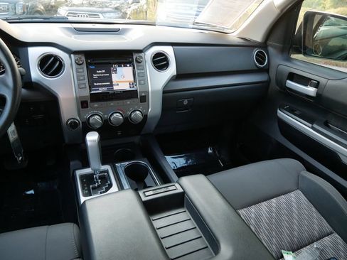 Certified 2019 Toyota Tundra SR5 w/ SR5 Upgrade Package AWD/4WD image 15