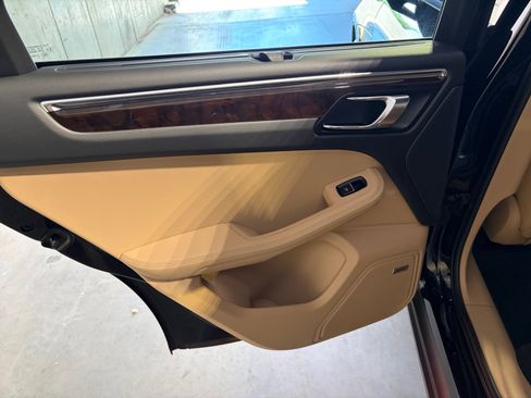 Certified 2026 Porsche Macan AWD/4WD image 32