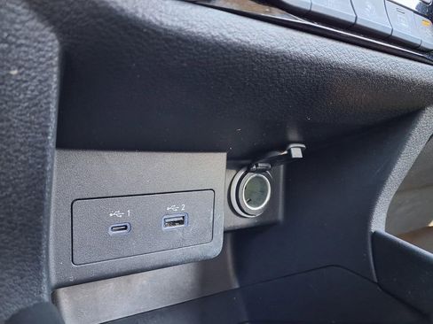 Used 2023 Nissan Kicks SR w/ SR Premium Package FWD image 9