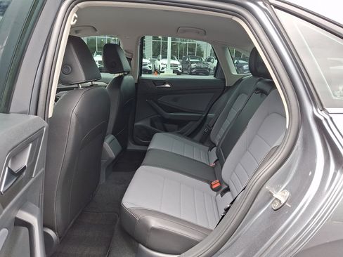 Used 2025 Volkswagen Jetta SE FWD image 10