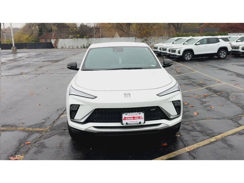 Certified 2025 Buick Envista Sport Touring image 3