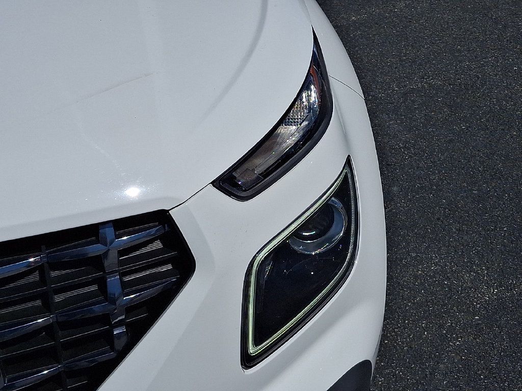 Used 2024 Hyundai Venue Limited FWD image 9
