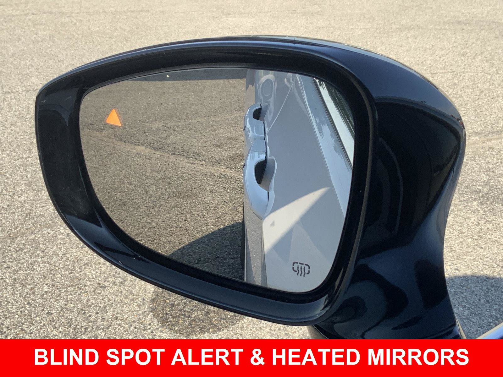 Used 2024 Chrysler Pacifica Touring-L FWD image 16