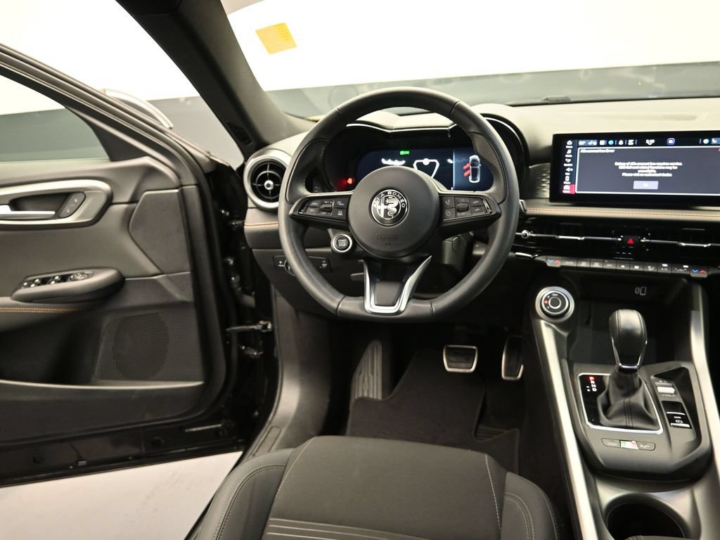 Used 2025 Alfa Romeo Tonale AWD/4WD image 21