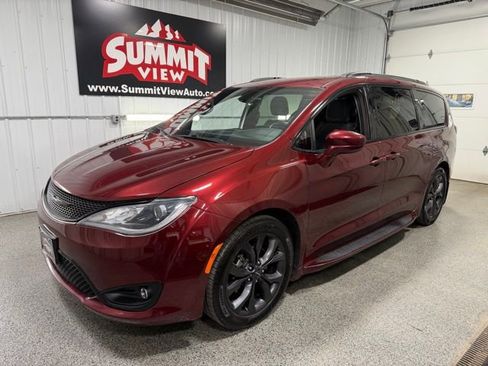 Used 2018 Chrysler Pacifica Touring Plus w/ S Appearance Package FWD image 1