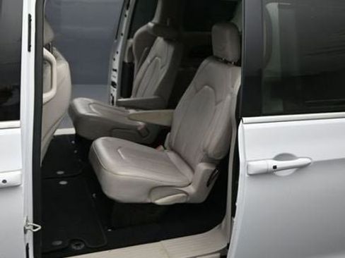 Used 2021 Chrysler Voyager Lxi FWD image 17