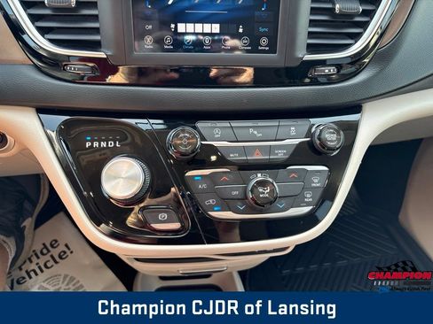 Used 2018 Chrysler Pacifica LX FWD image 27