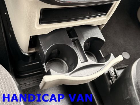 Used 2019 Dodge Grand Caravan SE image 27