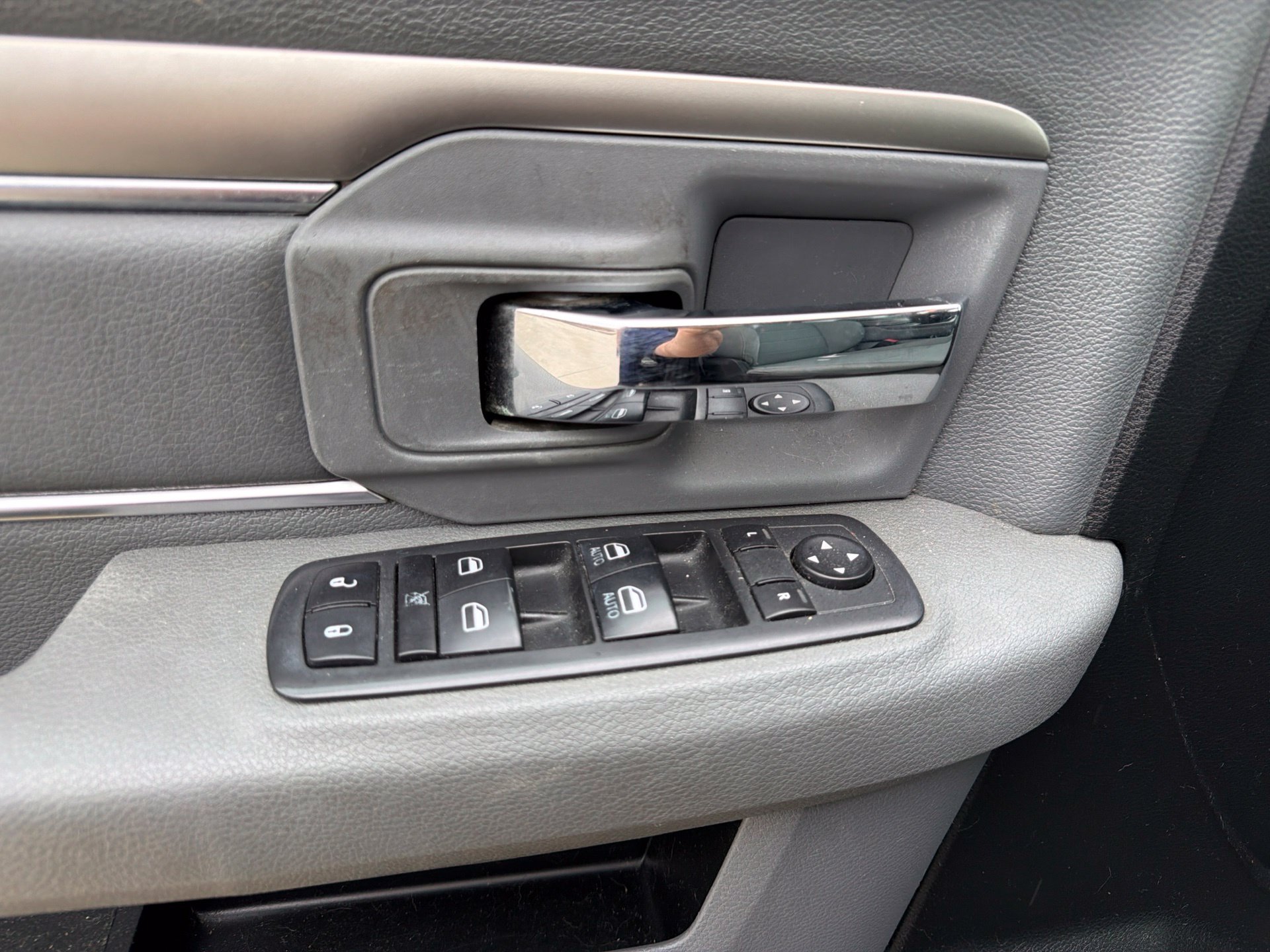 Used 2020 RAM 1500 Classic SLT RWD image 14