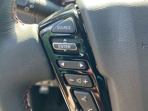 Used 2025 Nissan Frontier PRO-4X image 12