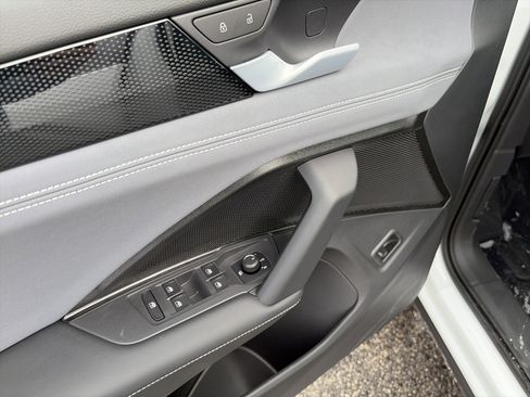 New 2026 Volkswagen Tiguan SE image 9