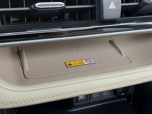 Used 2024 Toyota Highlander XLE FWD image 32