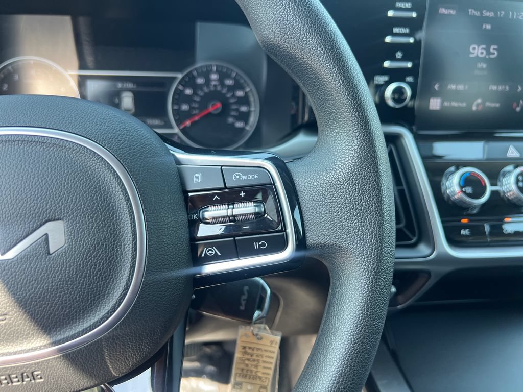 Certified 2023 Kia Sorento LX AWD/4WD image 16