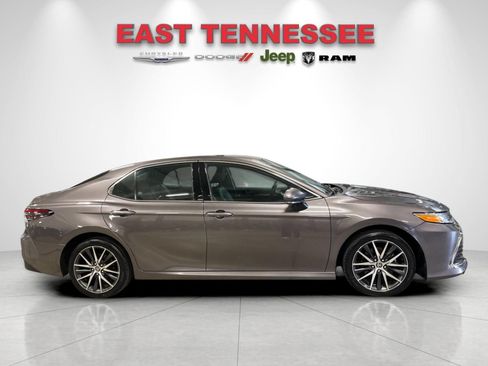 Used 2024 Toyota Camry XLE FWD image 2
