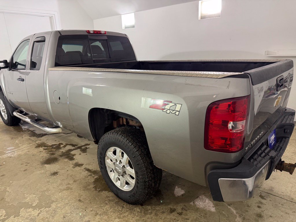 Used 2013 Chevrolet Silverado 3500 LT w/ Interior Plus Package AWD/4WD image 4